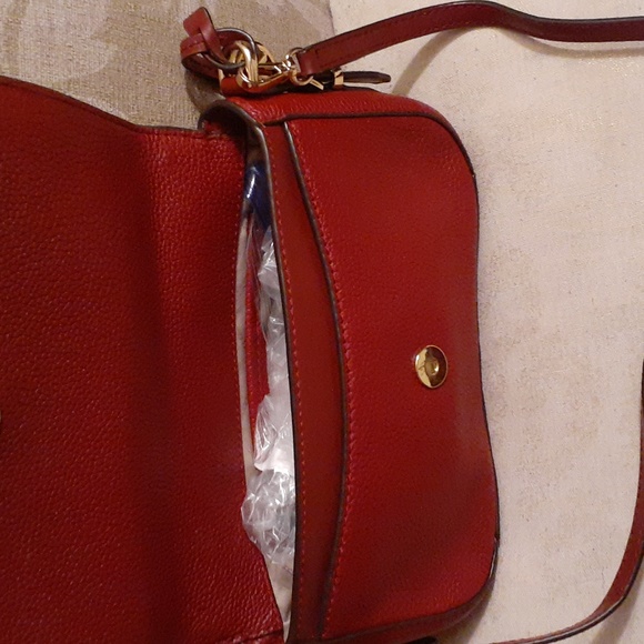 MICHAEL KORS.  MAROON LEATHER CROSSBODY NWOT - Picture 3 of 11